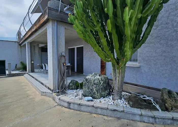 Paradiso 4 People Apartment